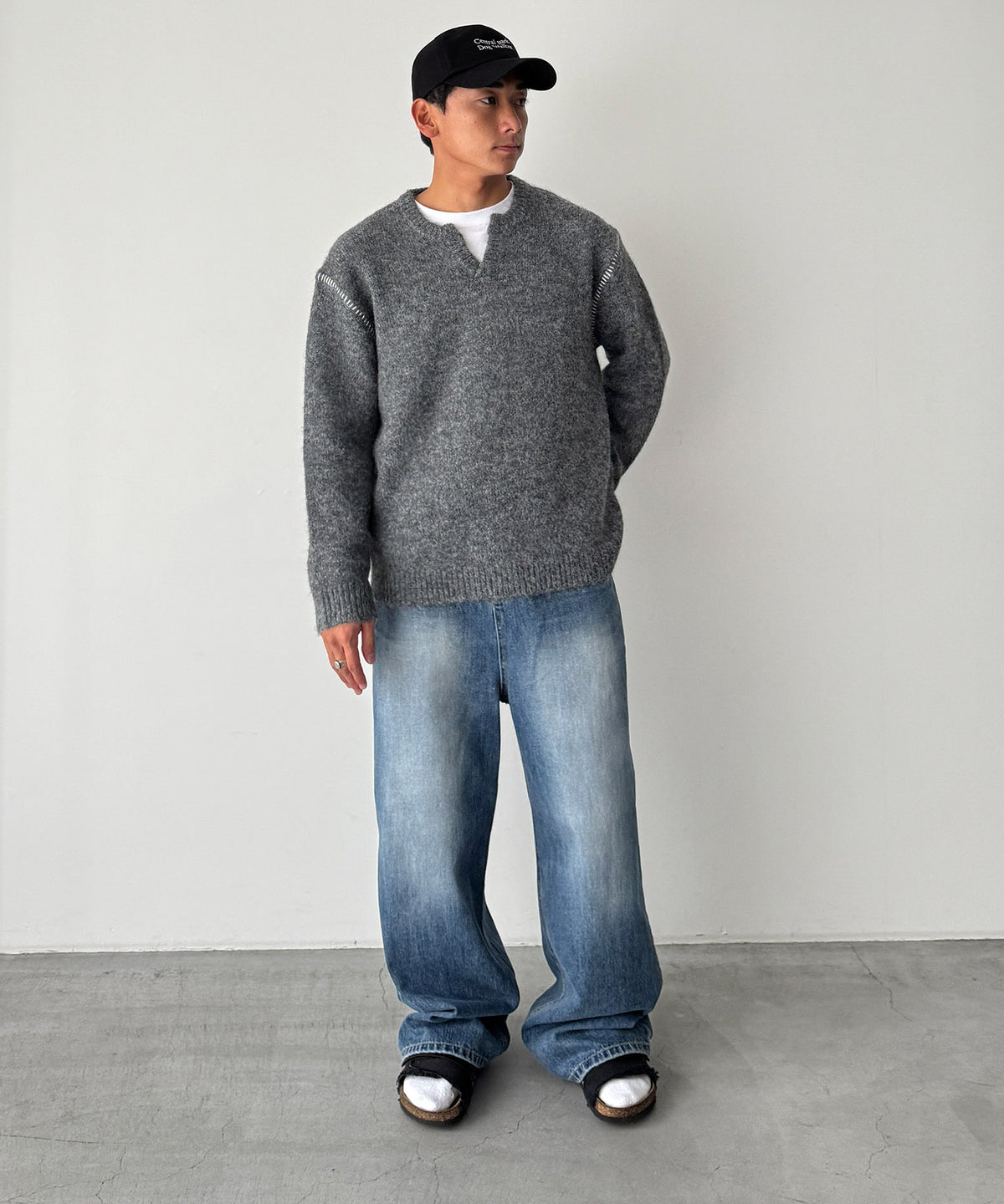 キーネックステッチニット