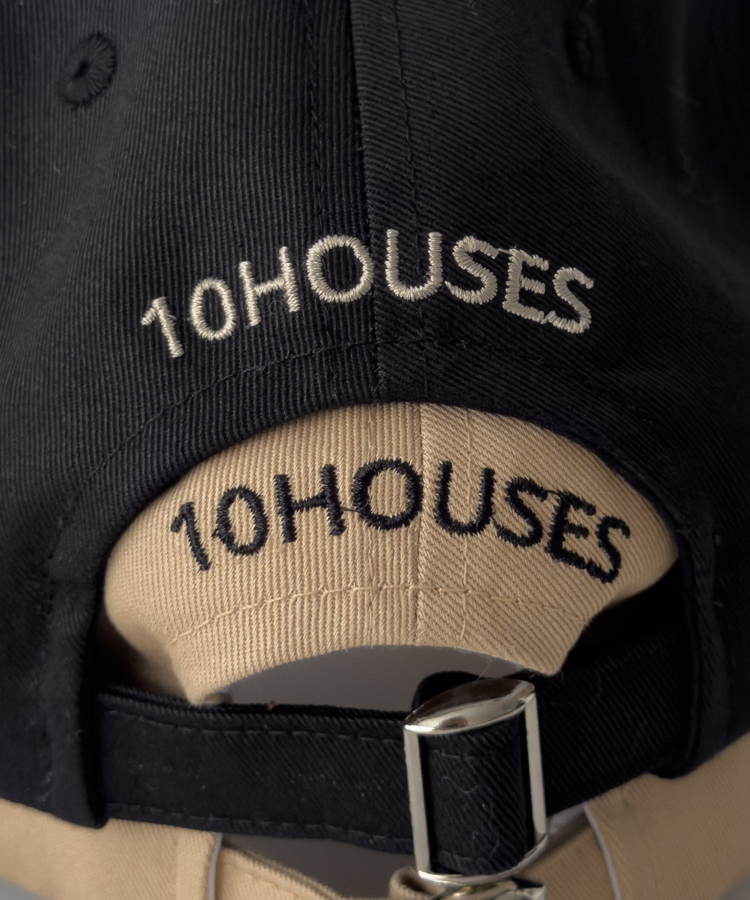 "HOUSE"刺繍CAP