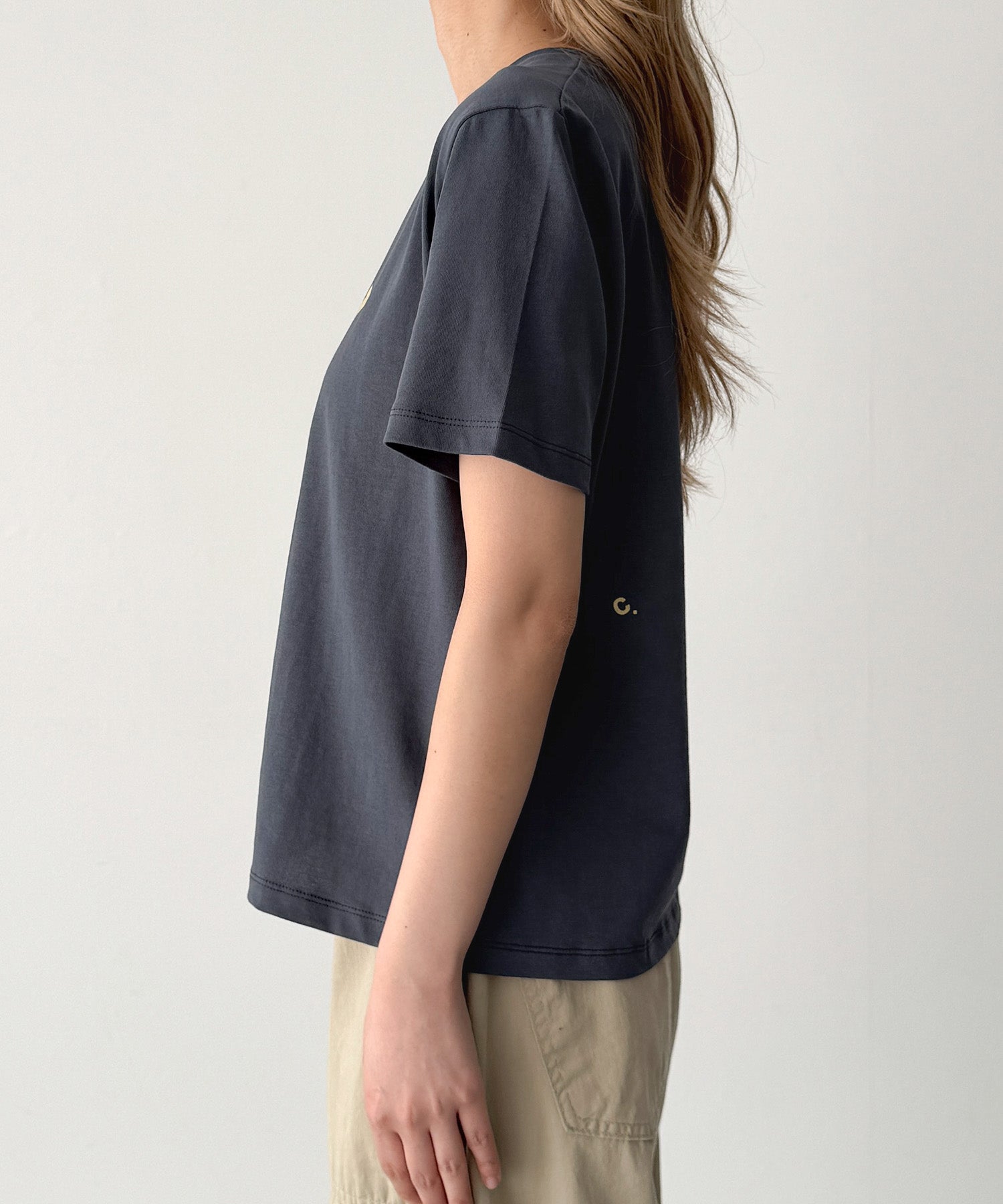 "LVY"Tシャツ