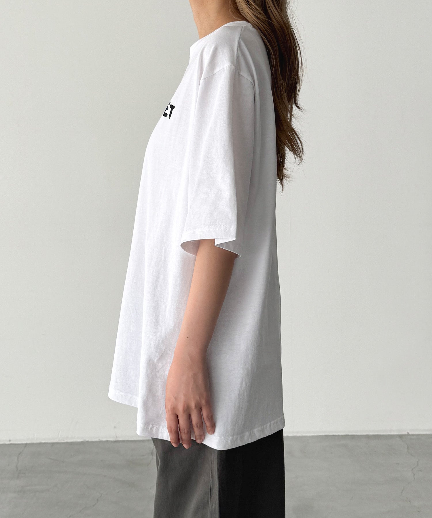 "YET"Tシャツ