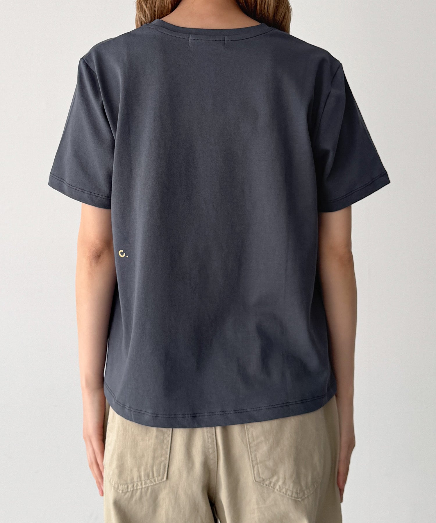 "LVY"Tシャツ