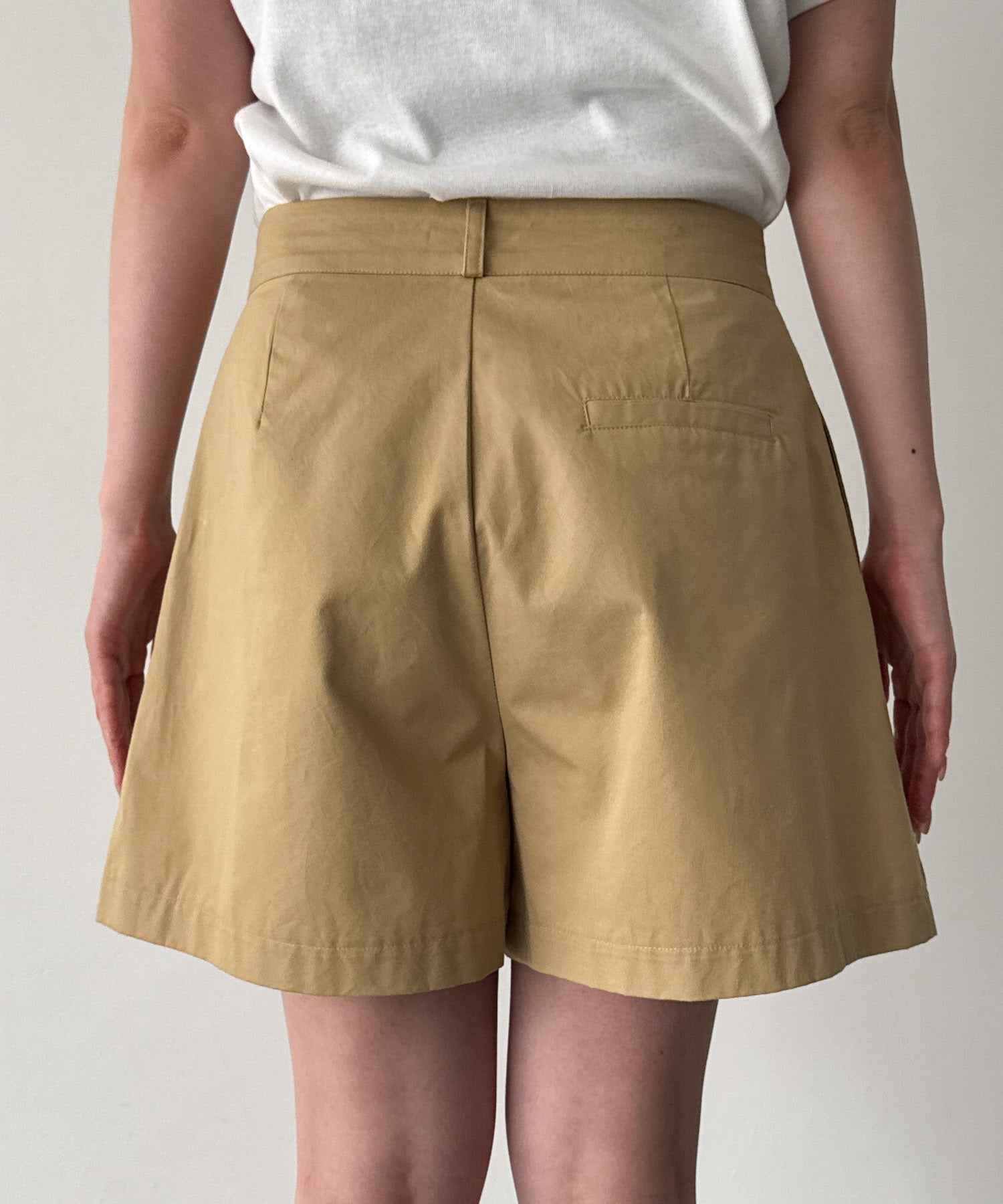 ダブルタックショートパンツ