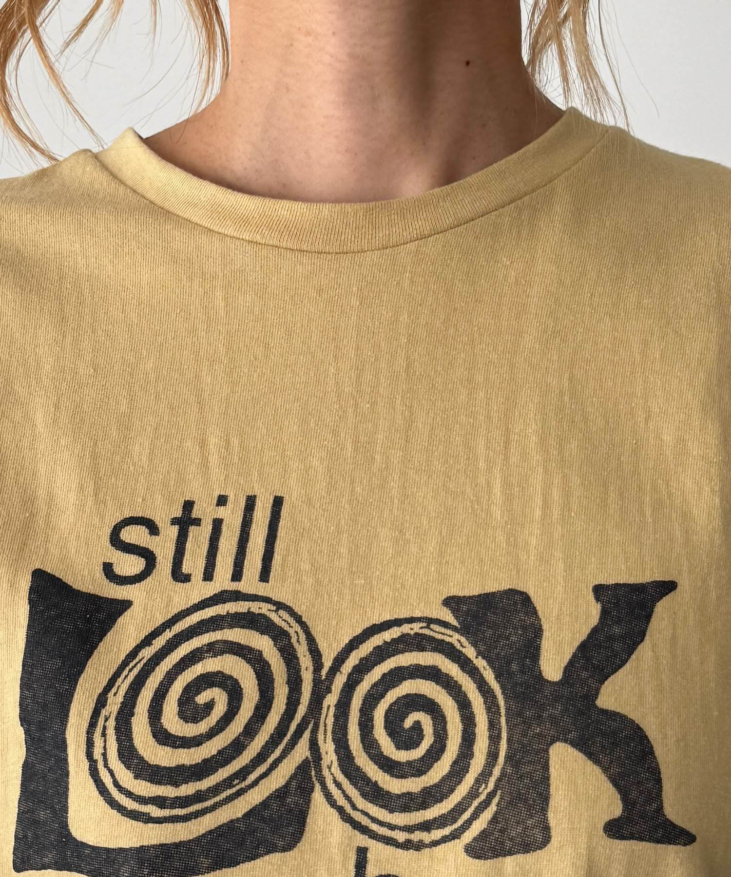 "Still LOOK here"Tシャツ