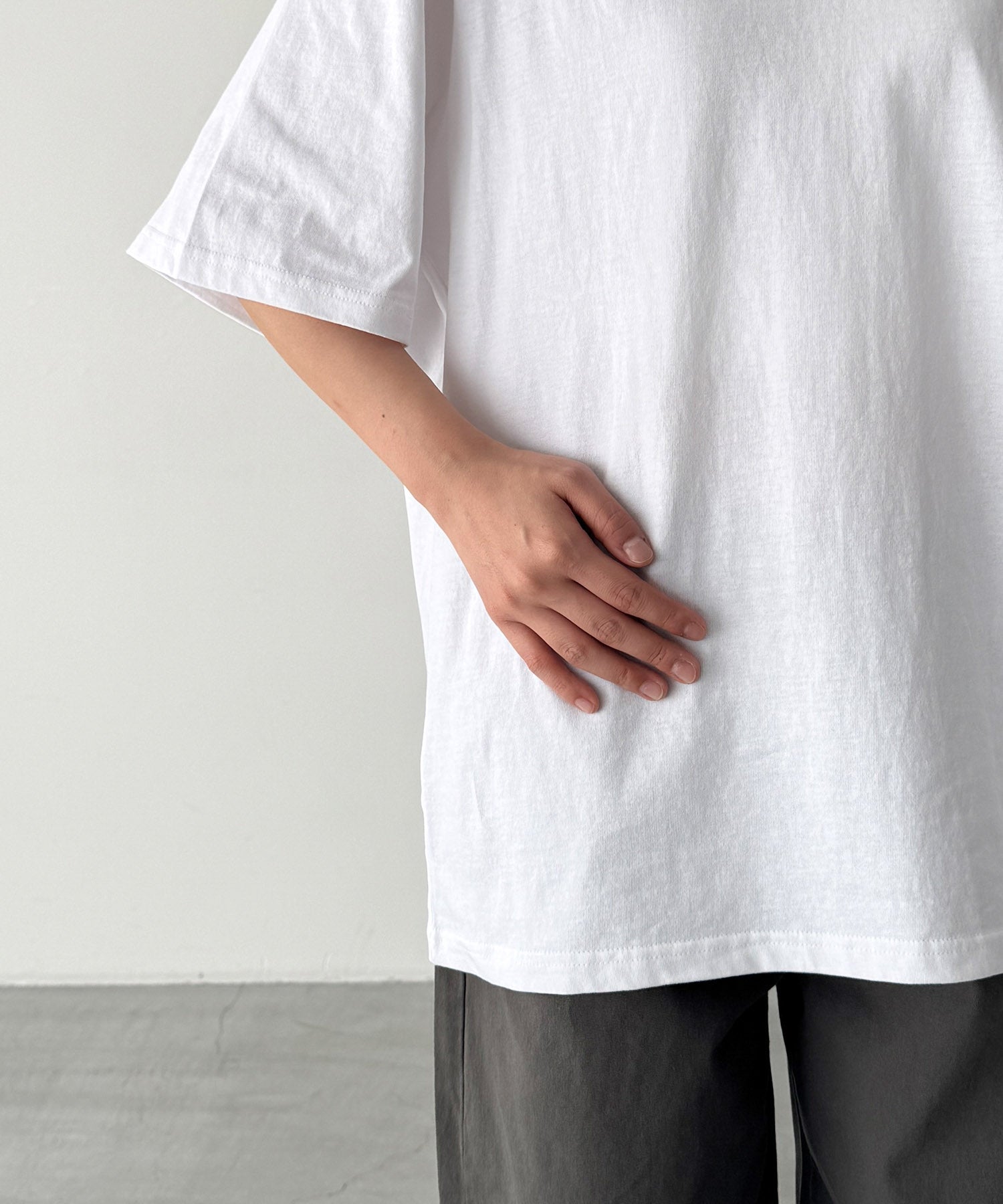 "YET"Tシャツ