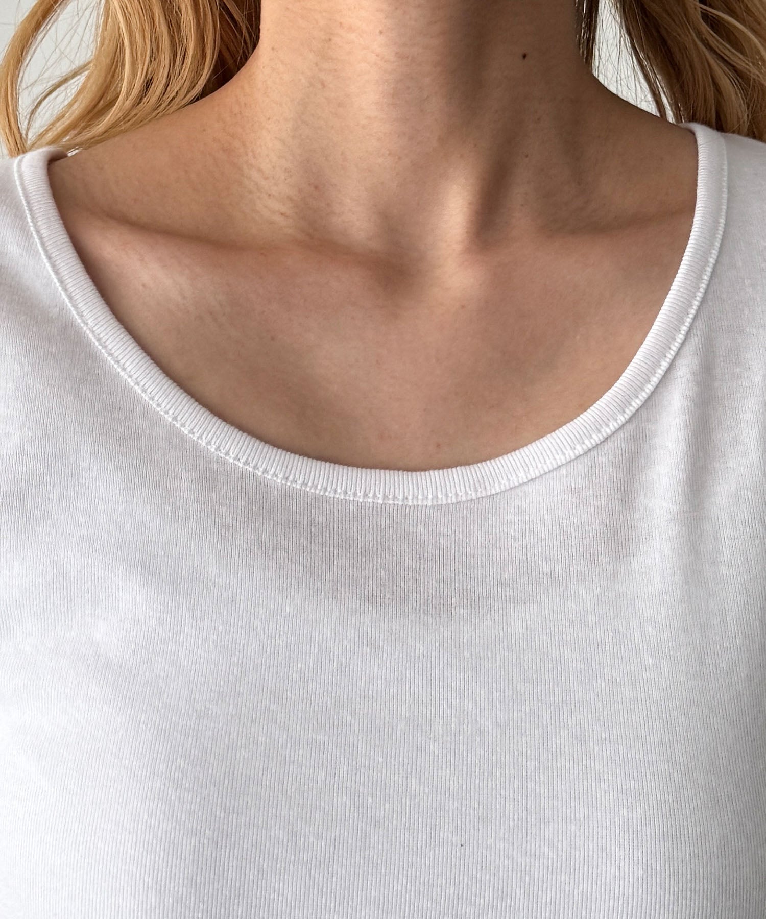 コットンラウンドネックTシャツ
