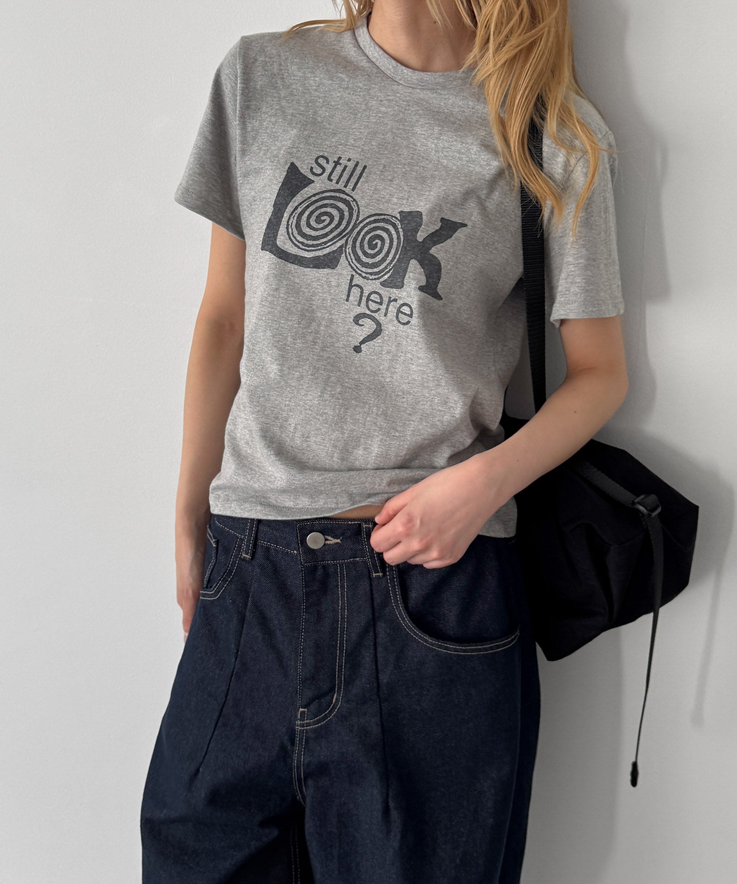 "Still LOOK here"Tシャツ