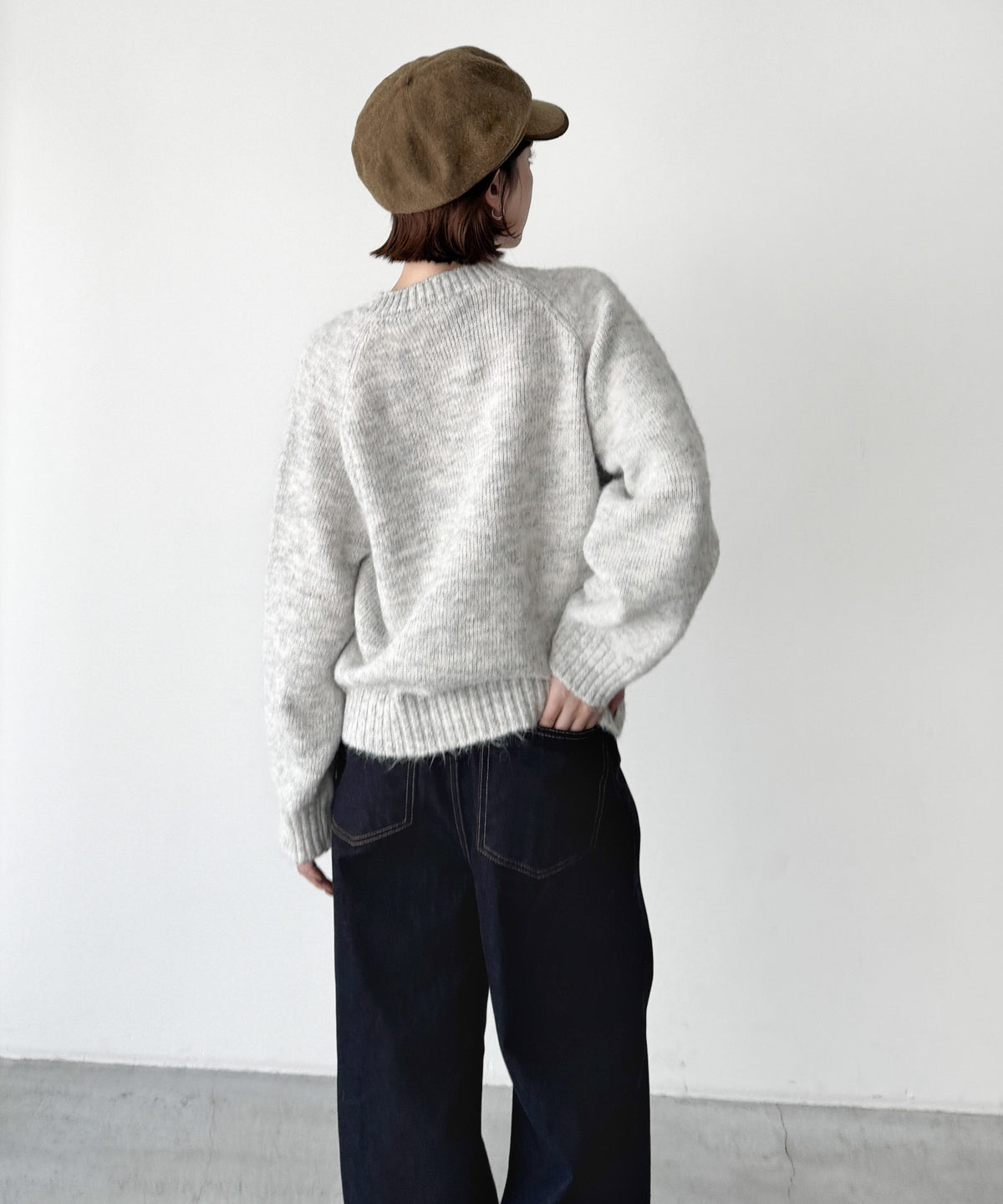 ウール混Vネックニット
