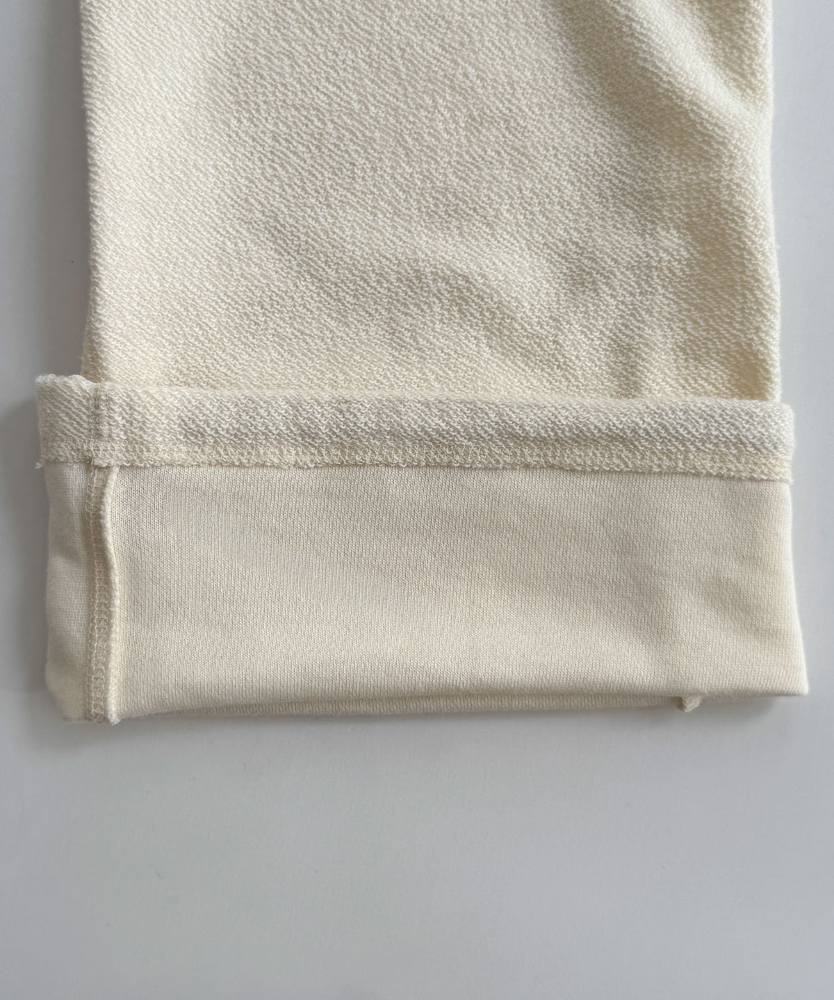 裏使い刺繍ジョガーパンツ