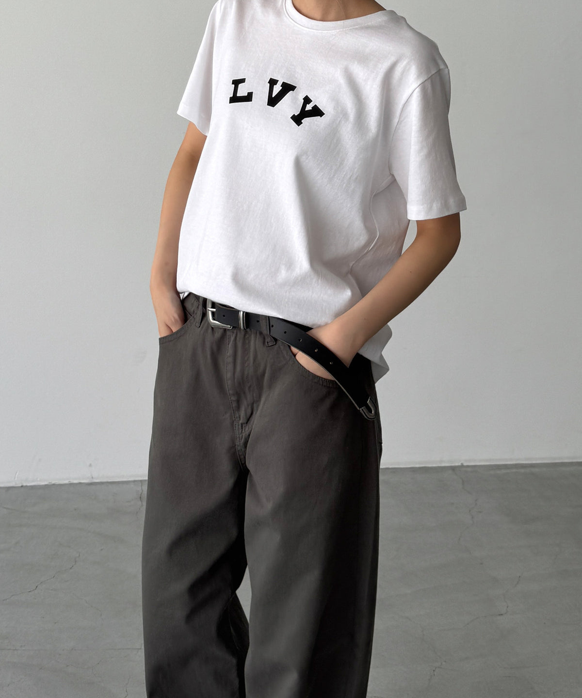 "LVY"Tシャツ