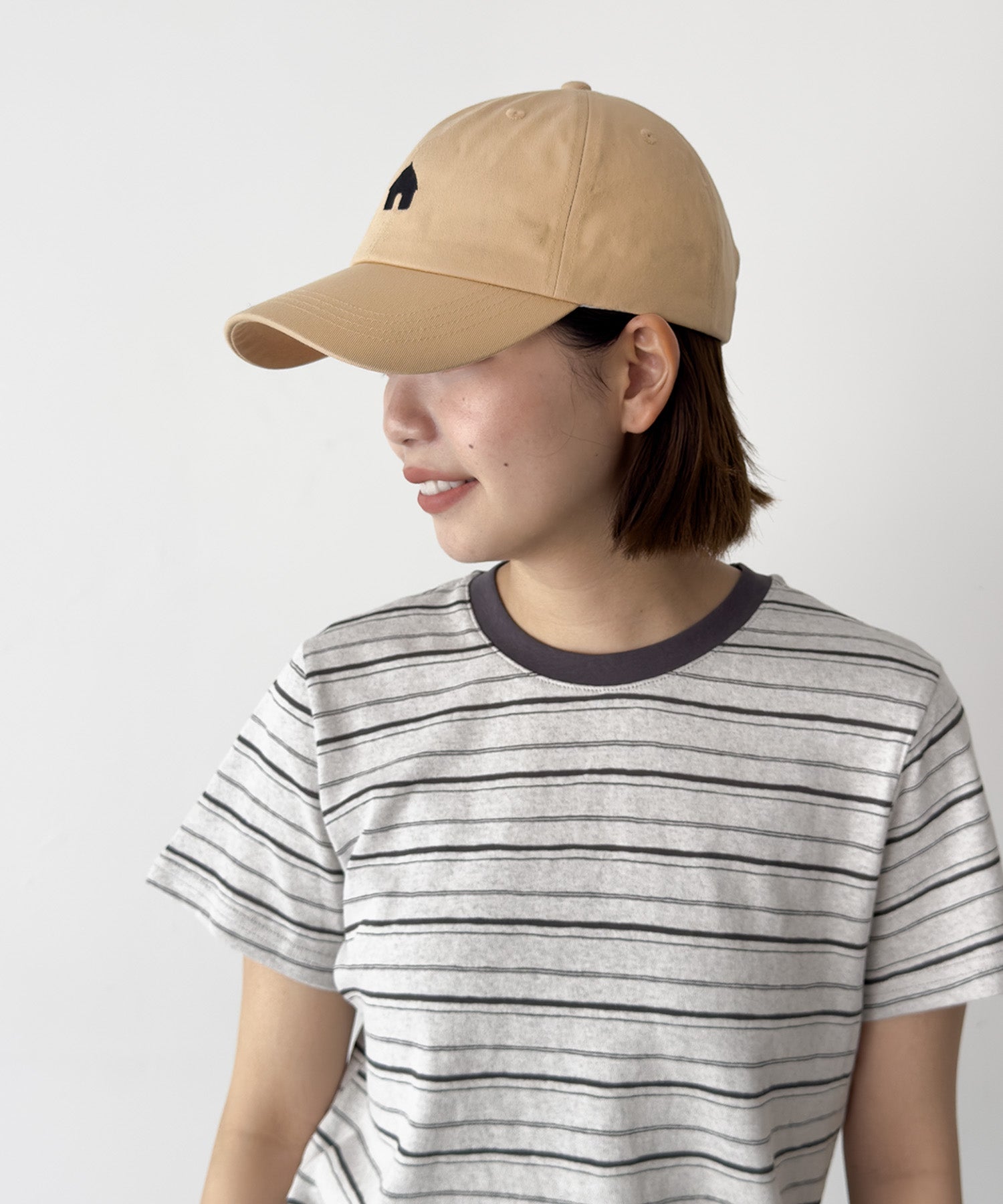 "HOUSE"刺繍CAP