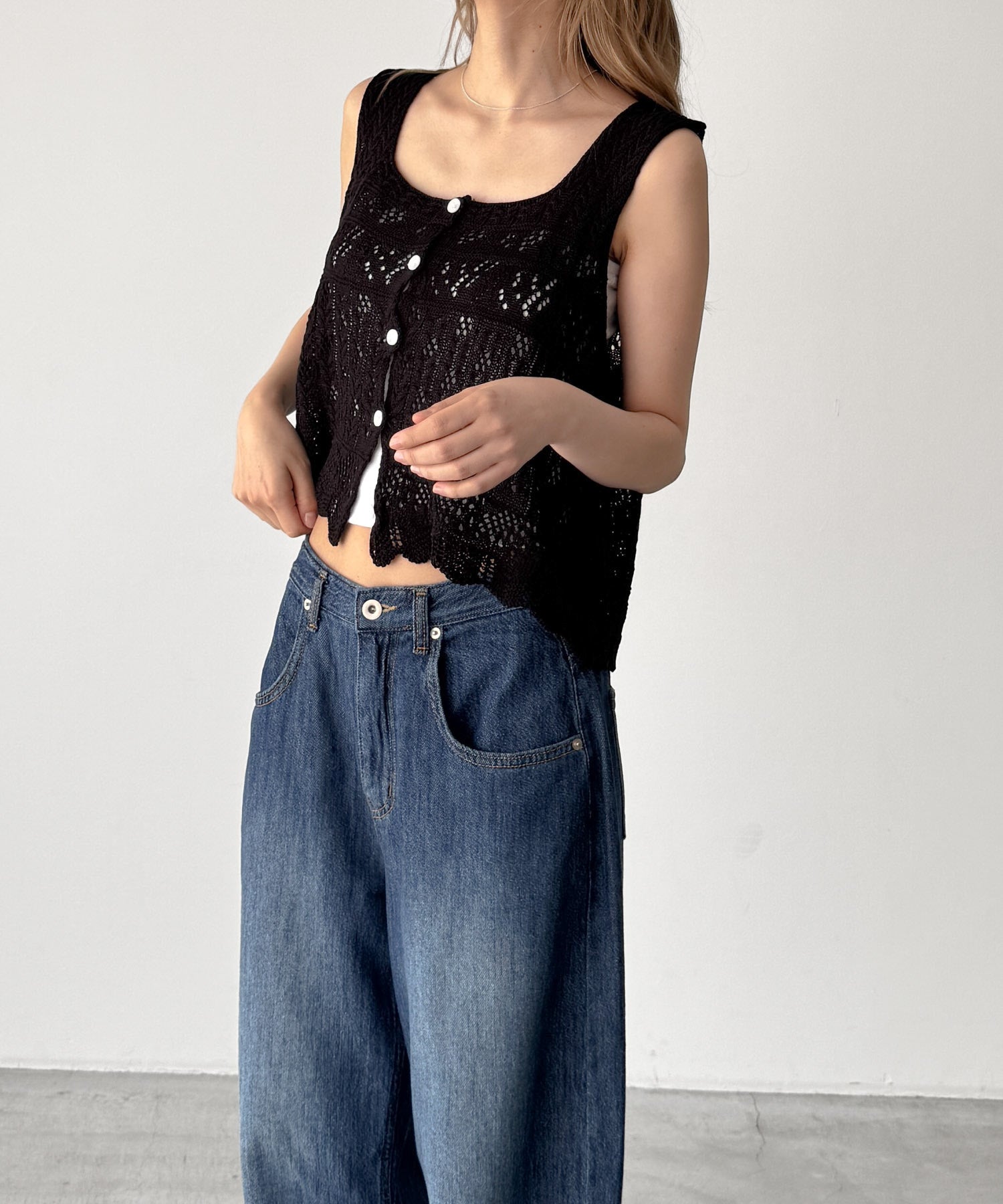 スカシ編みニットベスト