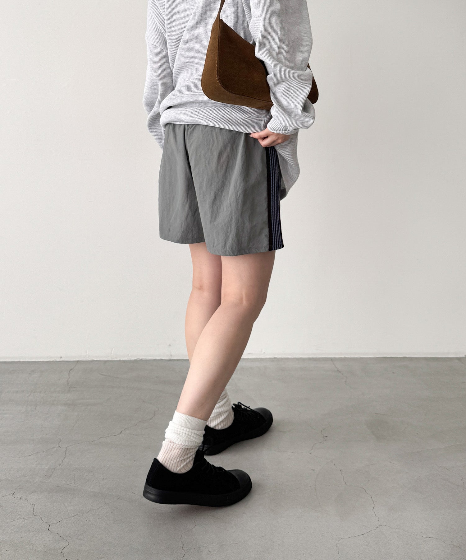サイドラインナイロンショートパンツ