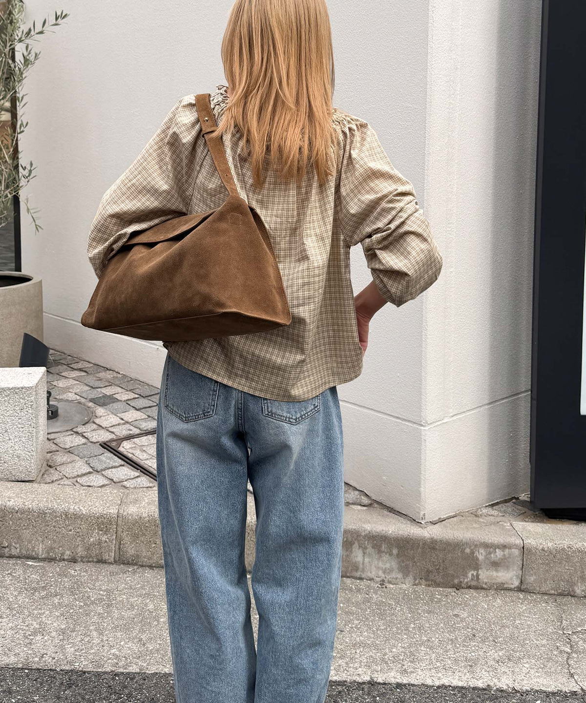 スウェードフラップショルダーバッグ