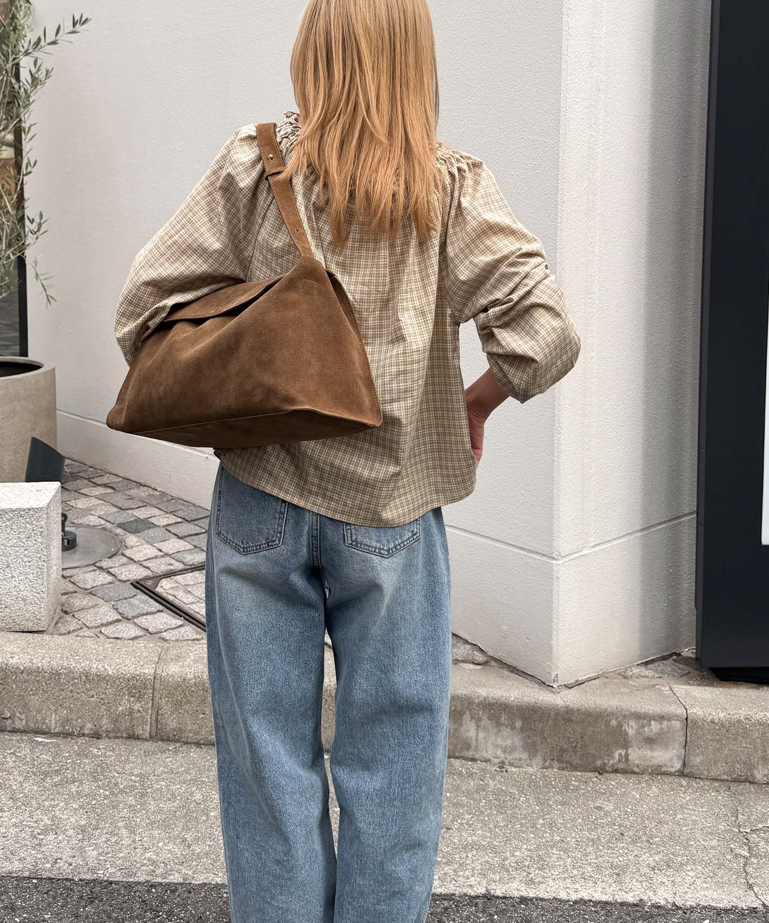 スウェードフラップショルダーバッグ