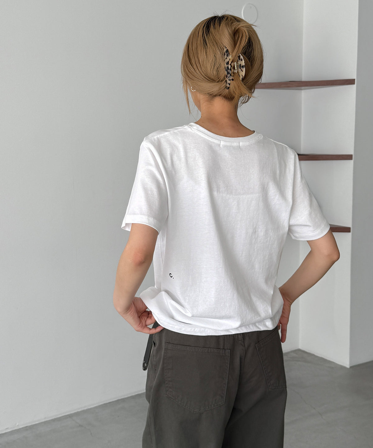 "LVY"Tシャツ
