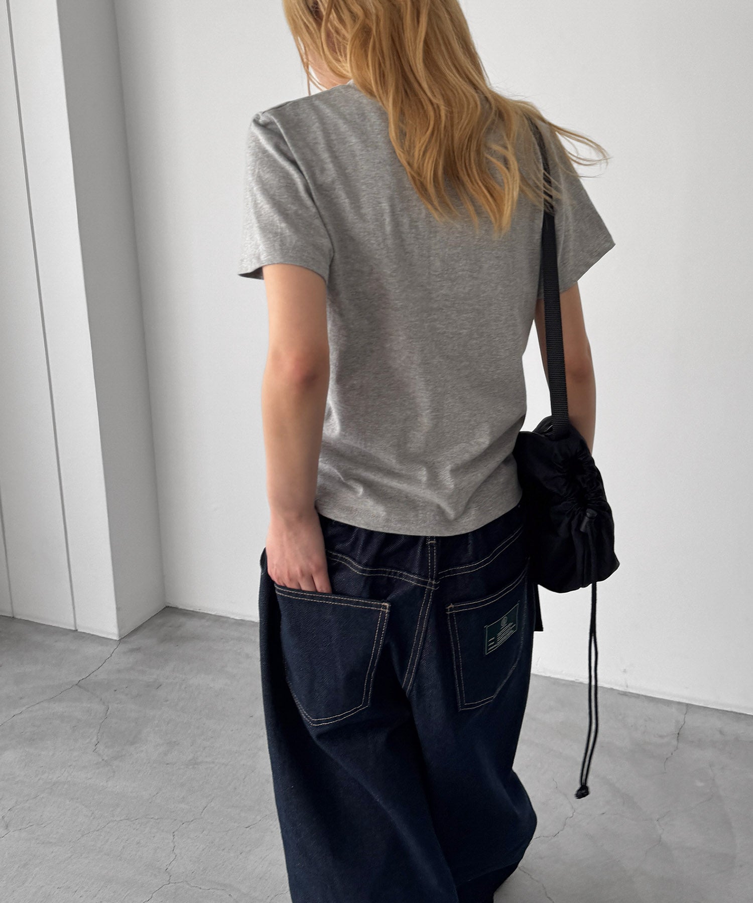 "Still LOOK here"Tシャツ