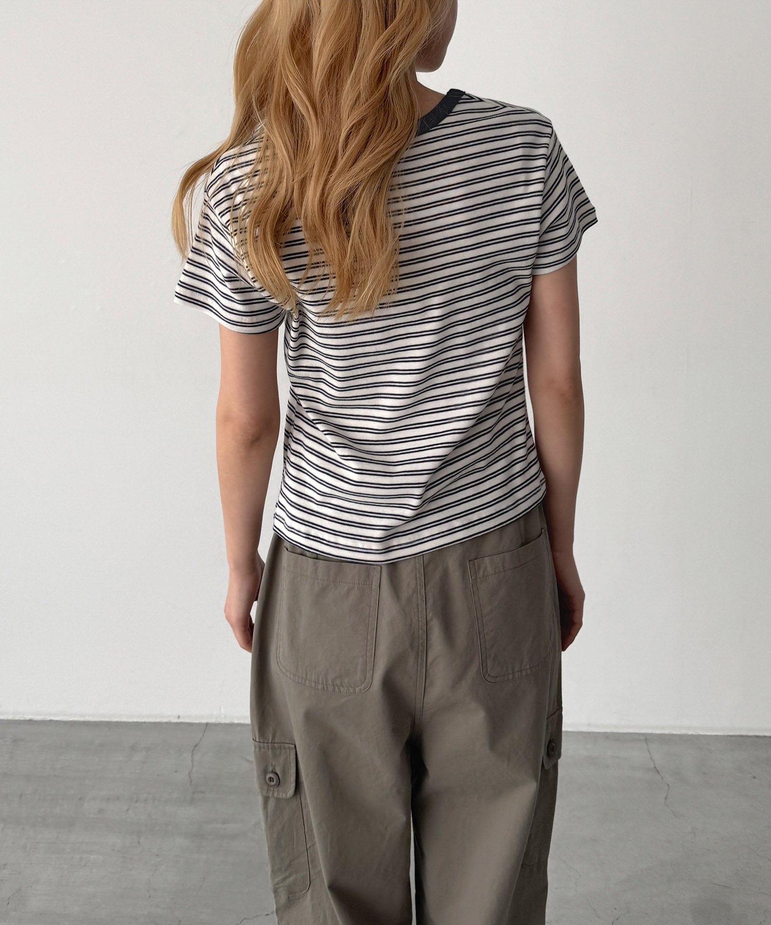 細ボーダーTシャツ