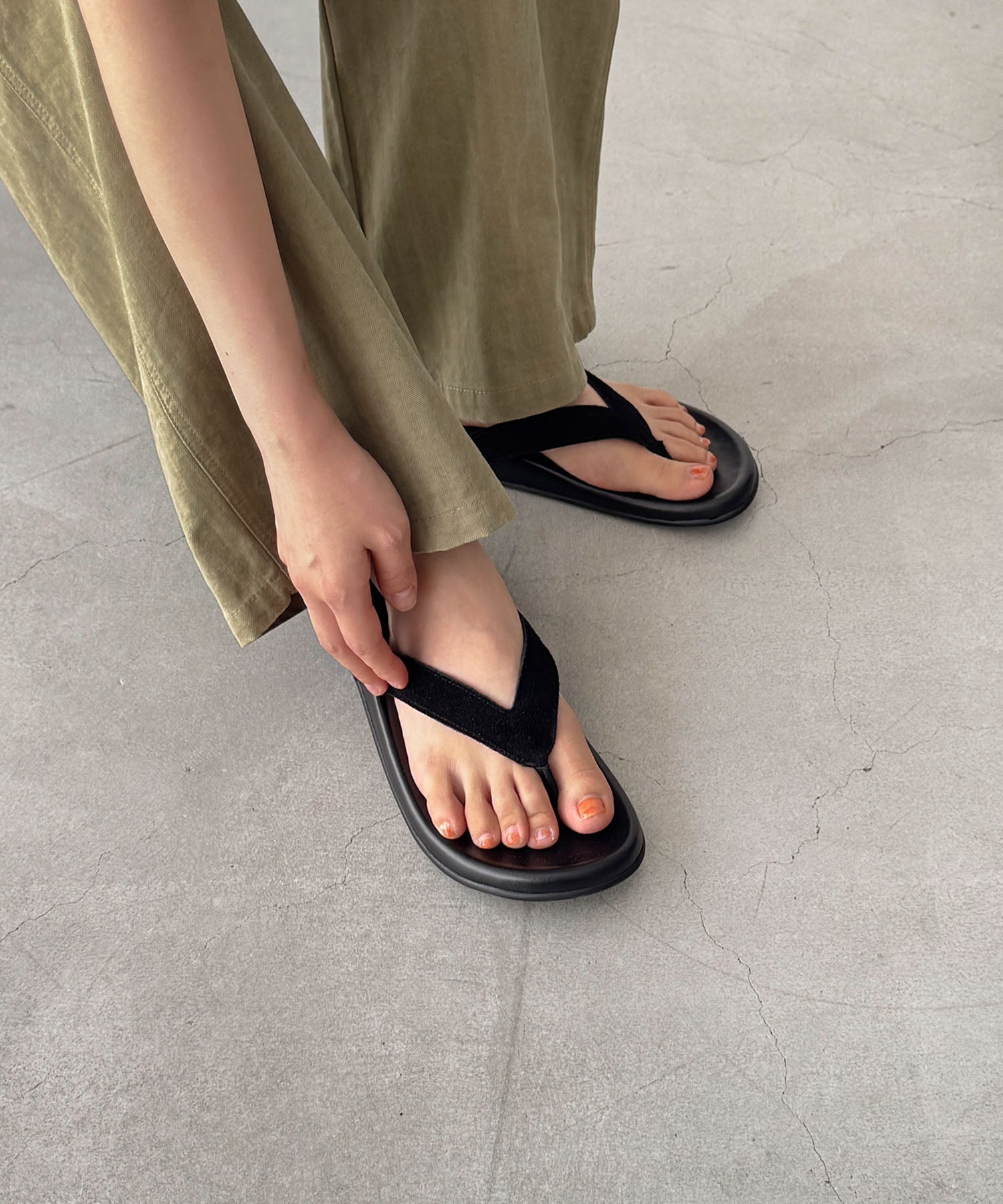 レザートングサンダル