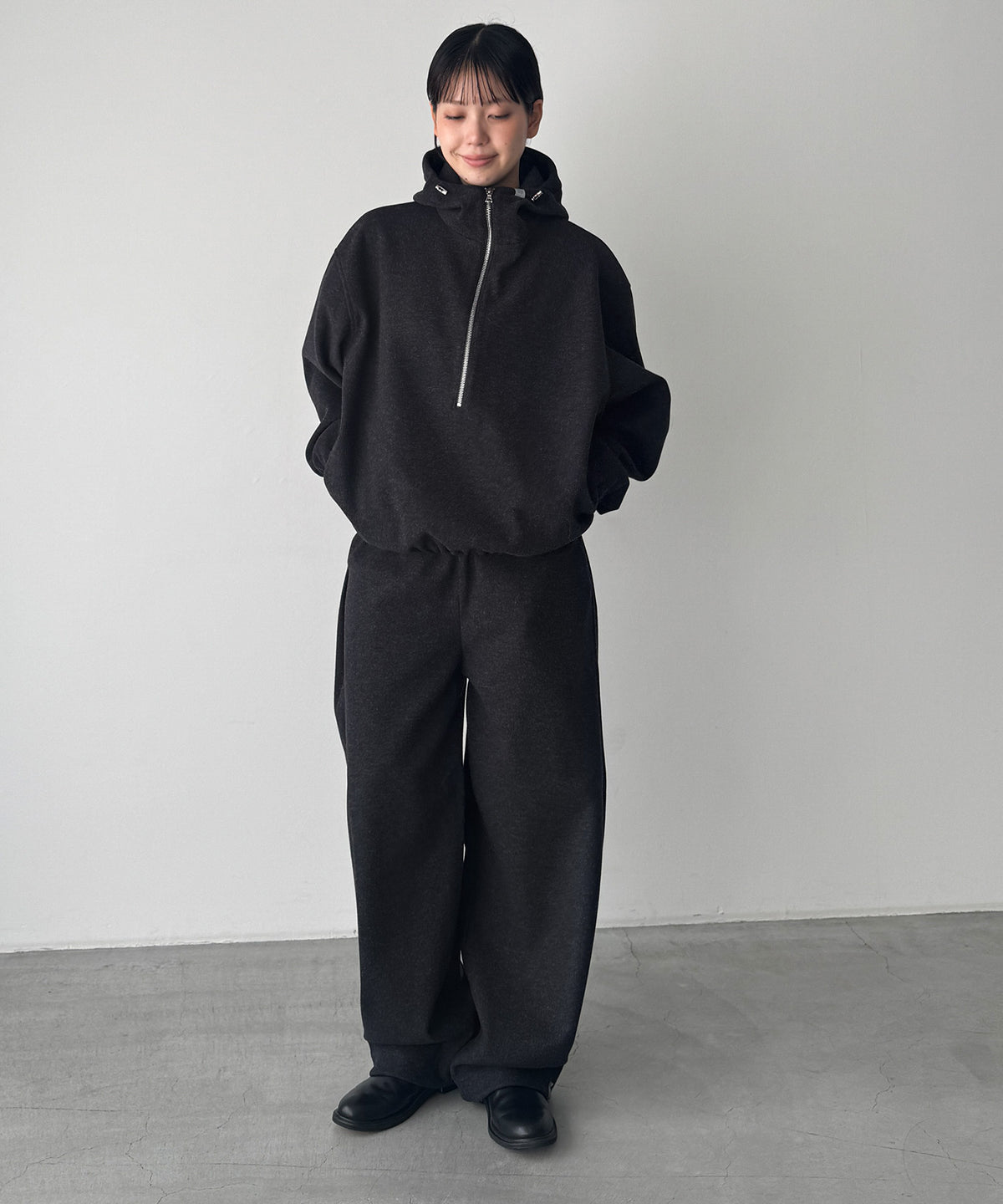 ストレッチウールハーフジップフーディー