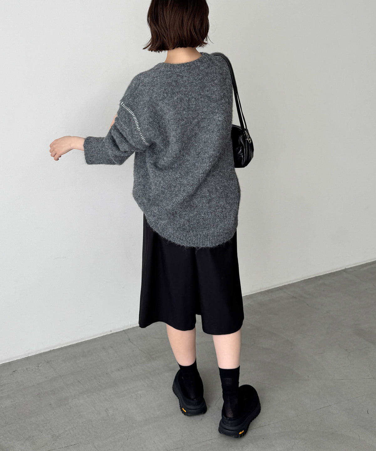 キーネックステッチニット