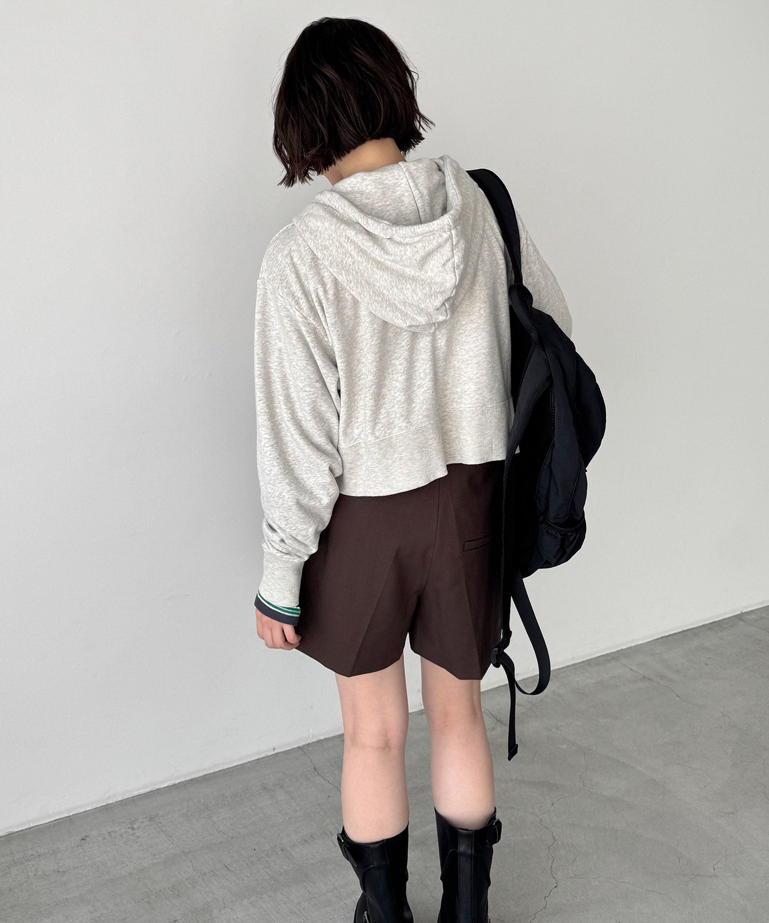 ショートフルジップフーディー