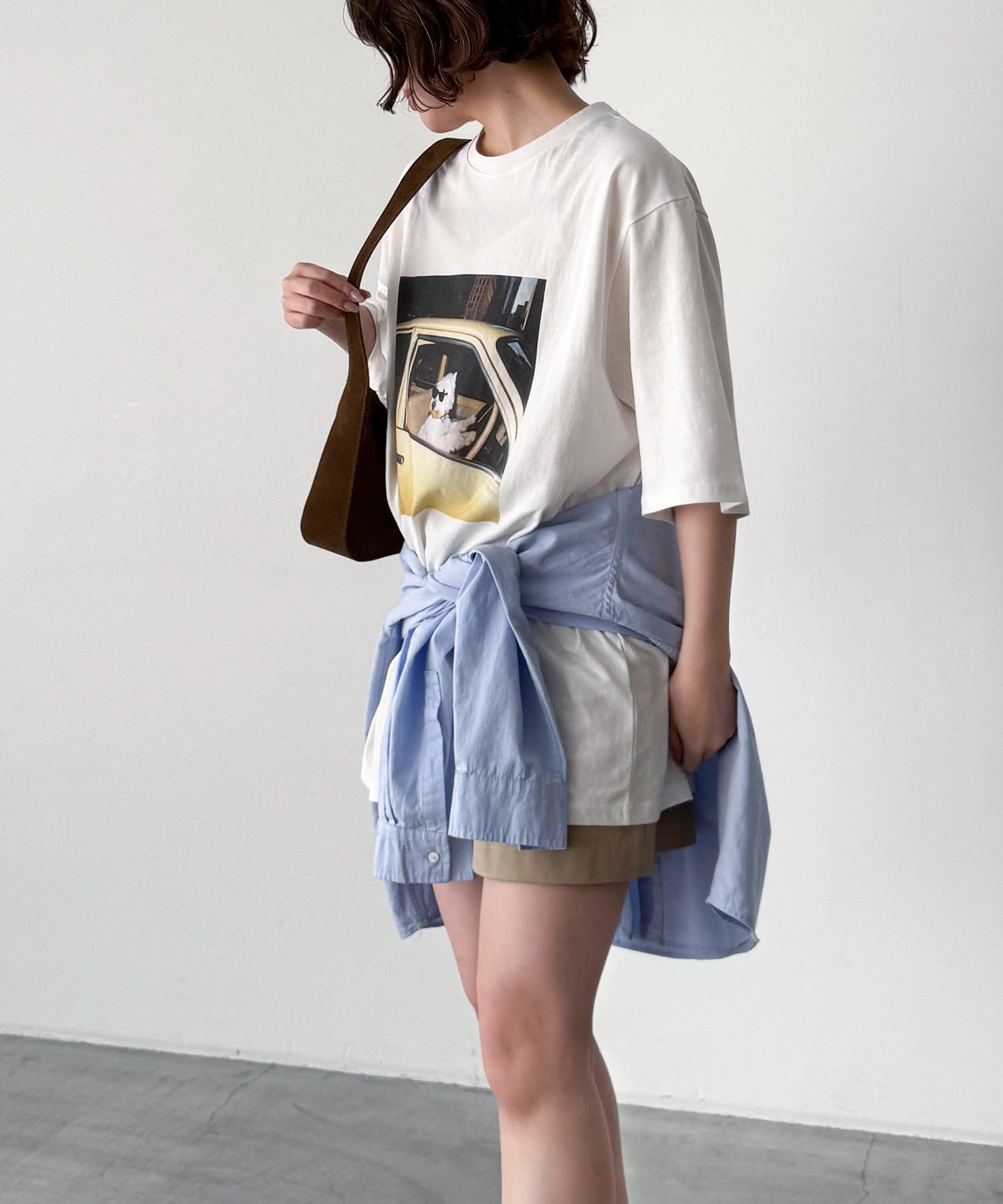 "driving dog"Tシャツ