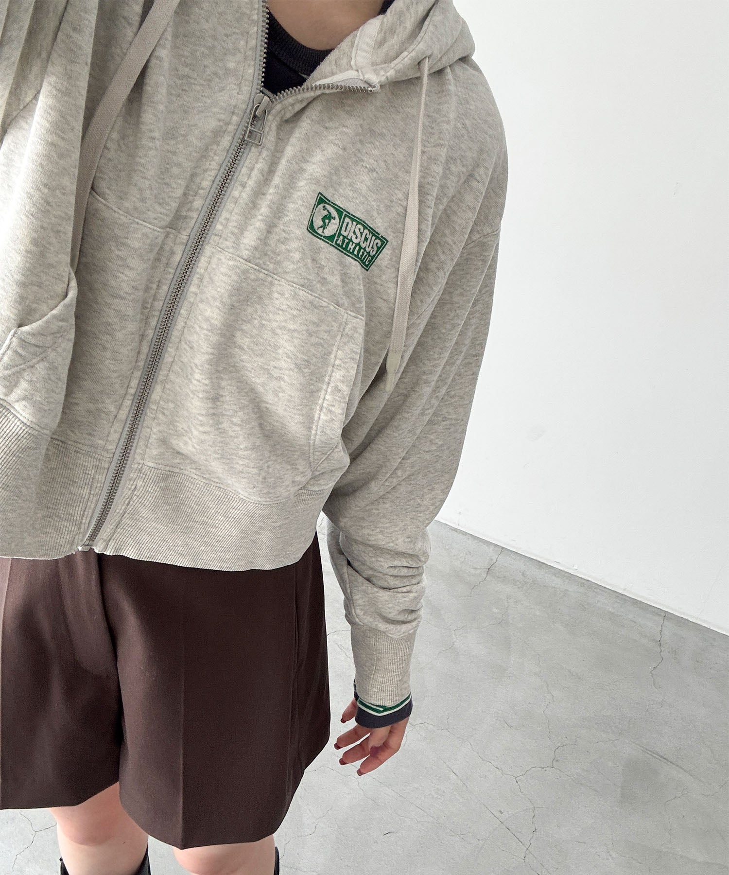 ショートフルジップフーディー