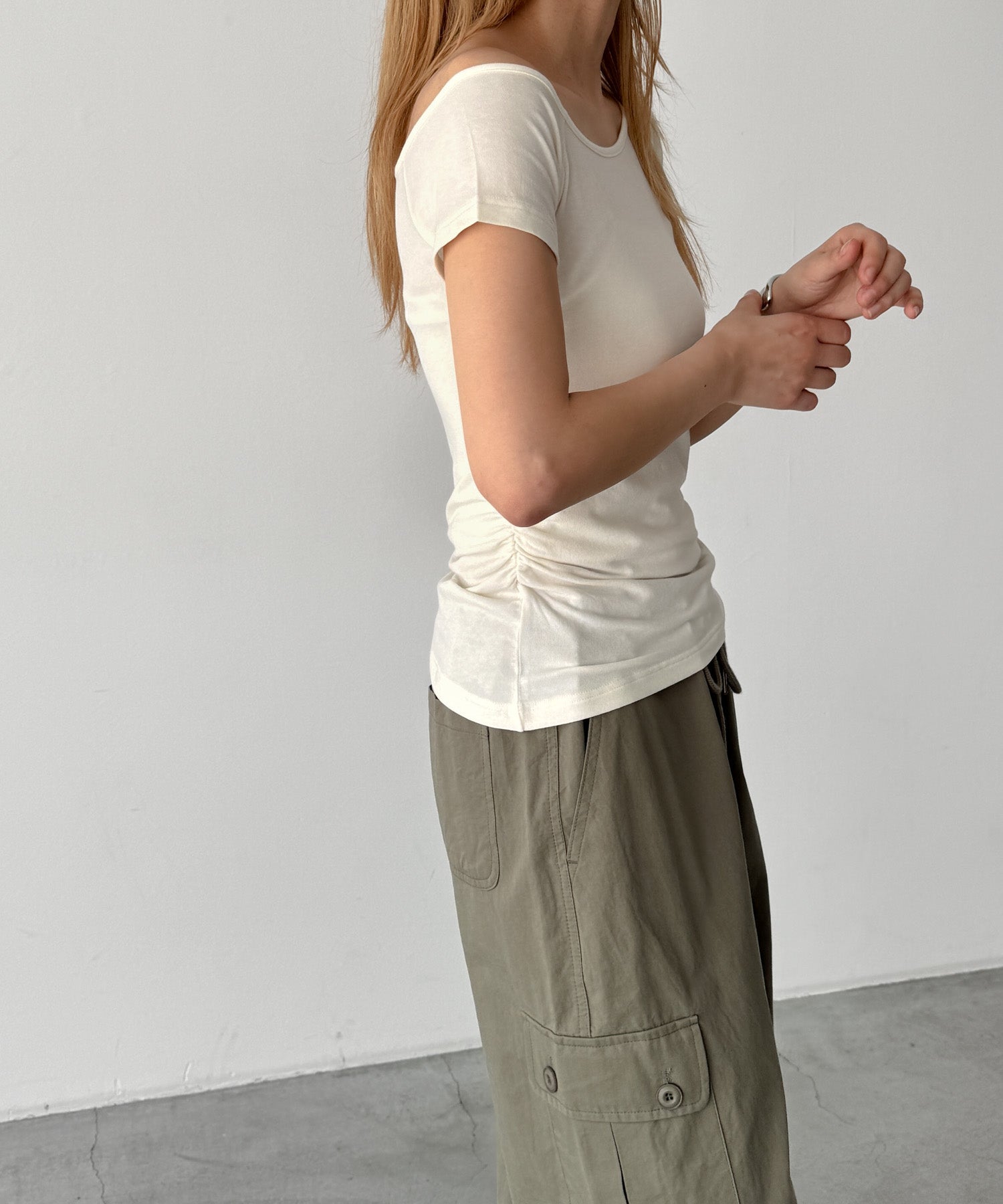 ワンショルダーサイドギャザーTシャツ