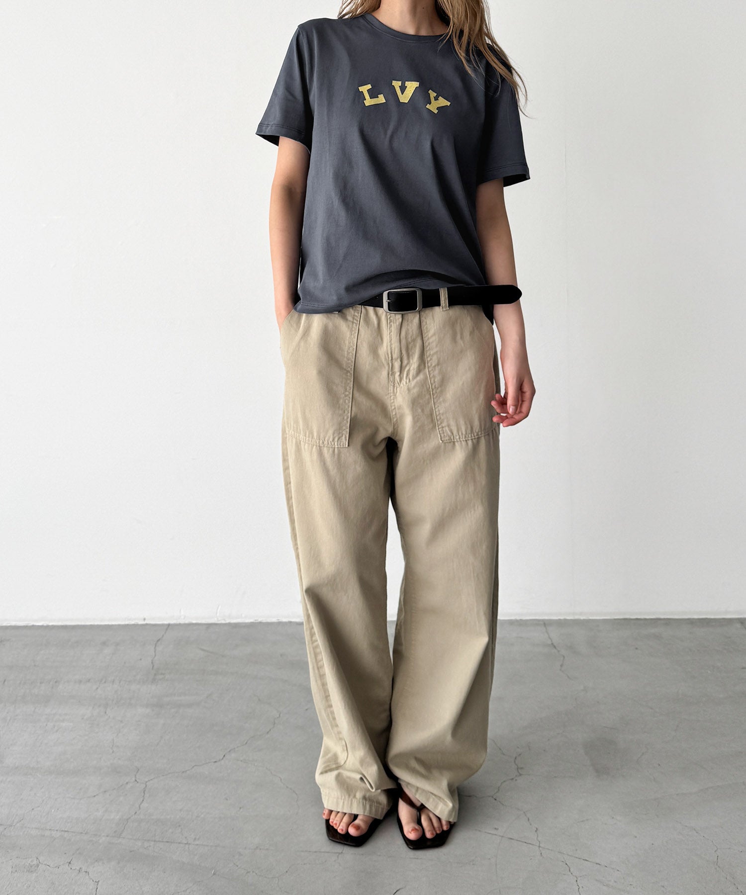 "LVY"Tシャツ