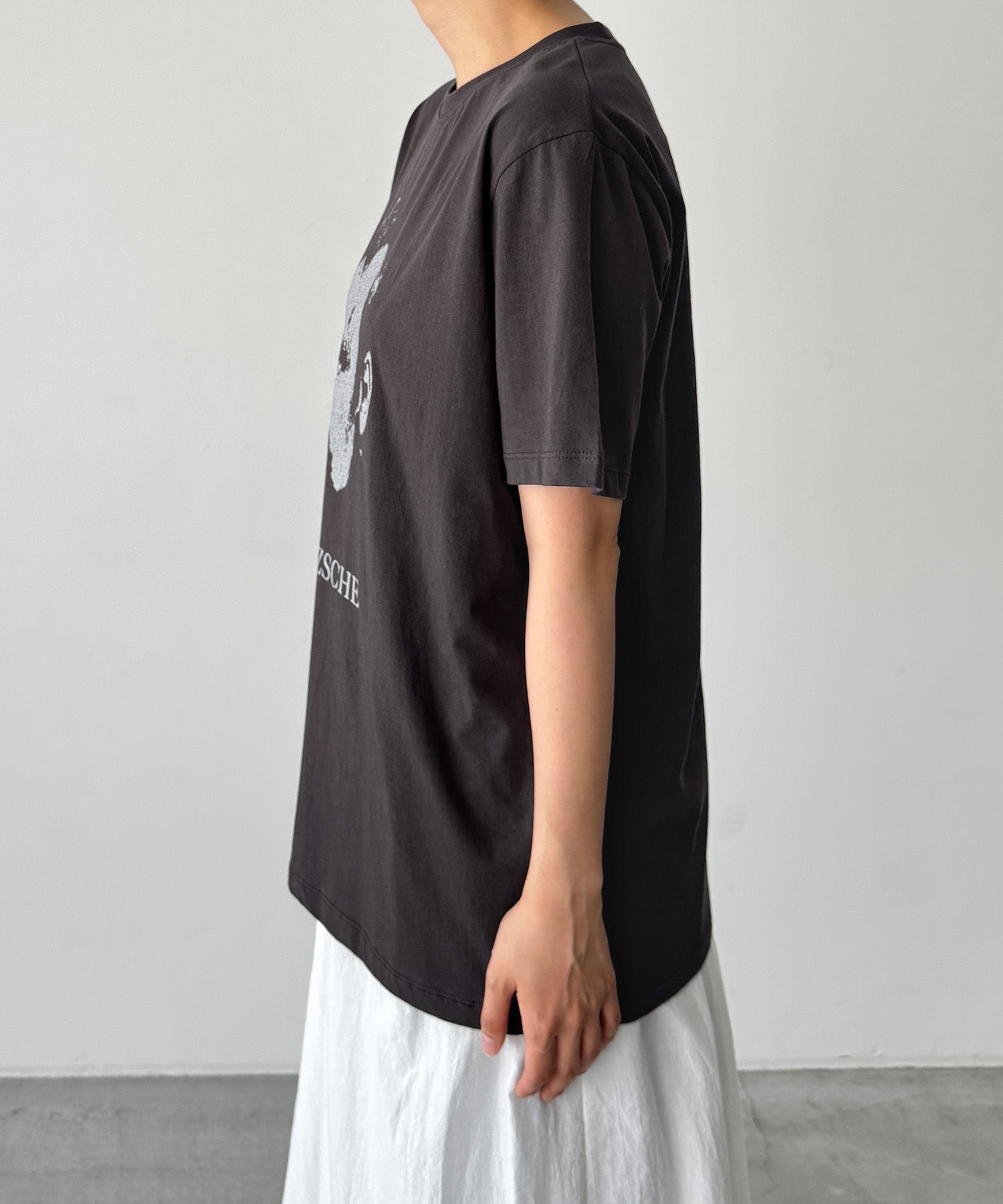 "NIETZSCHE"Tシャツ