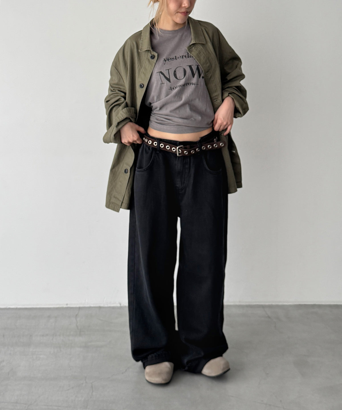"NOW"Tシャツ
