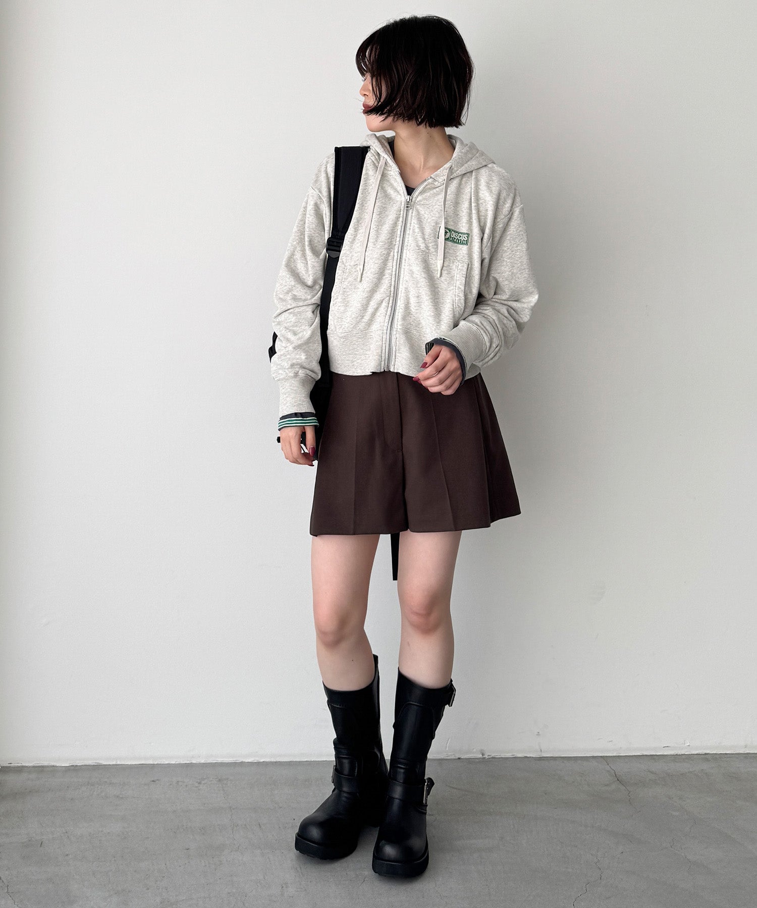 ショートフルジップフーディー