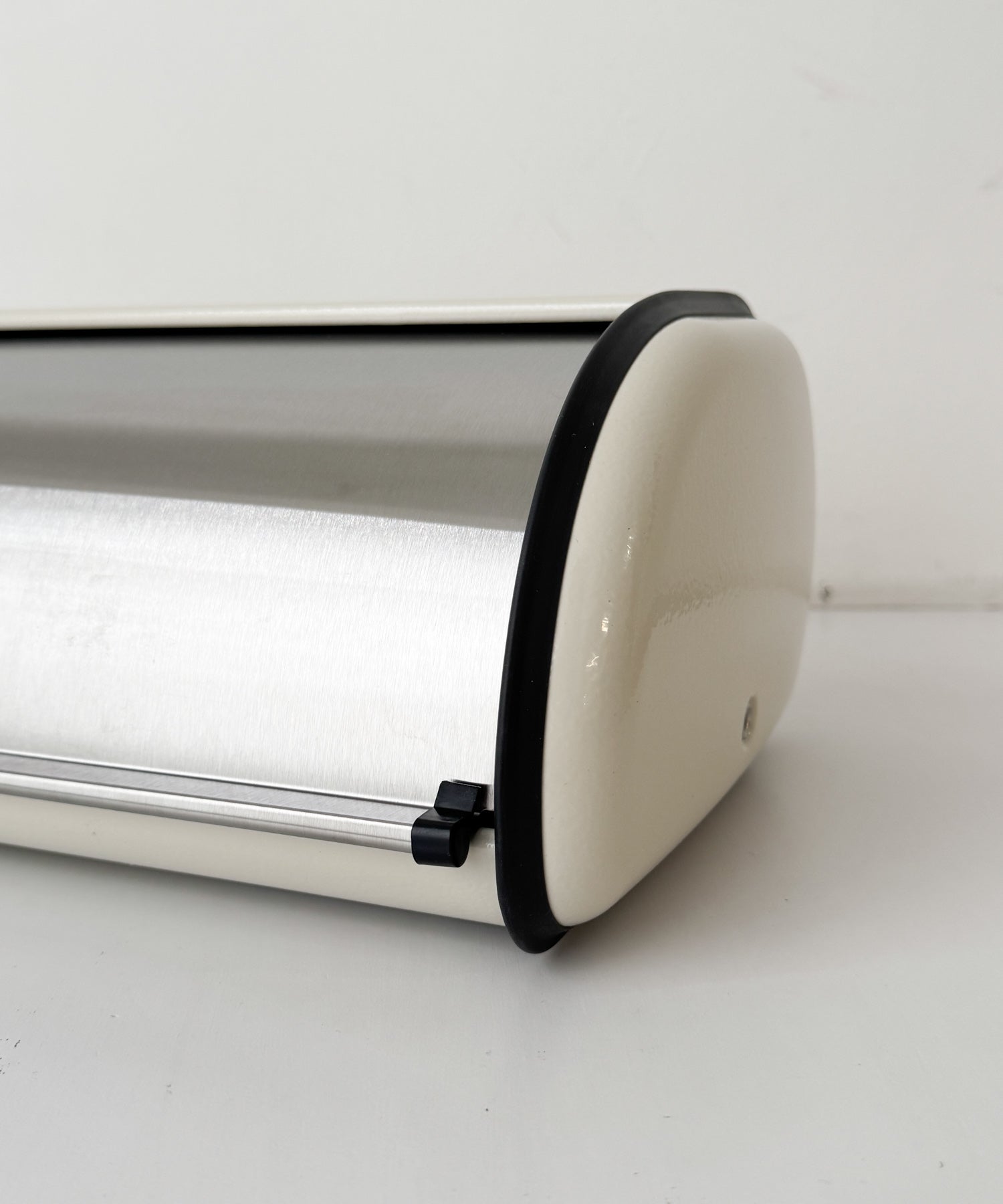 Roll-top stocker