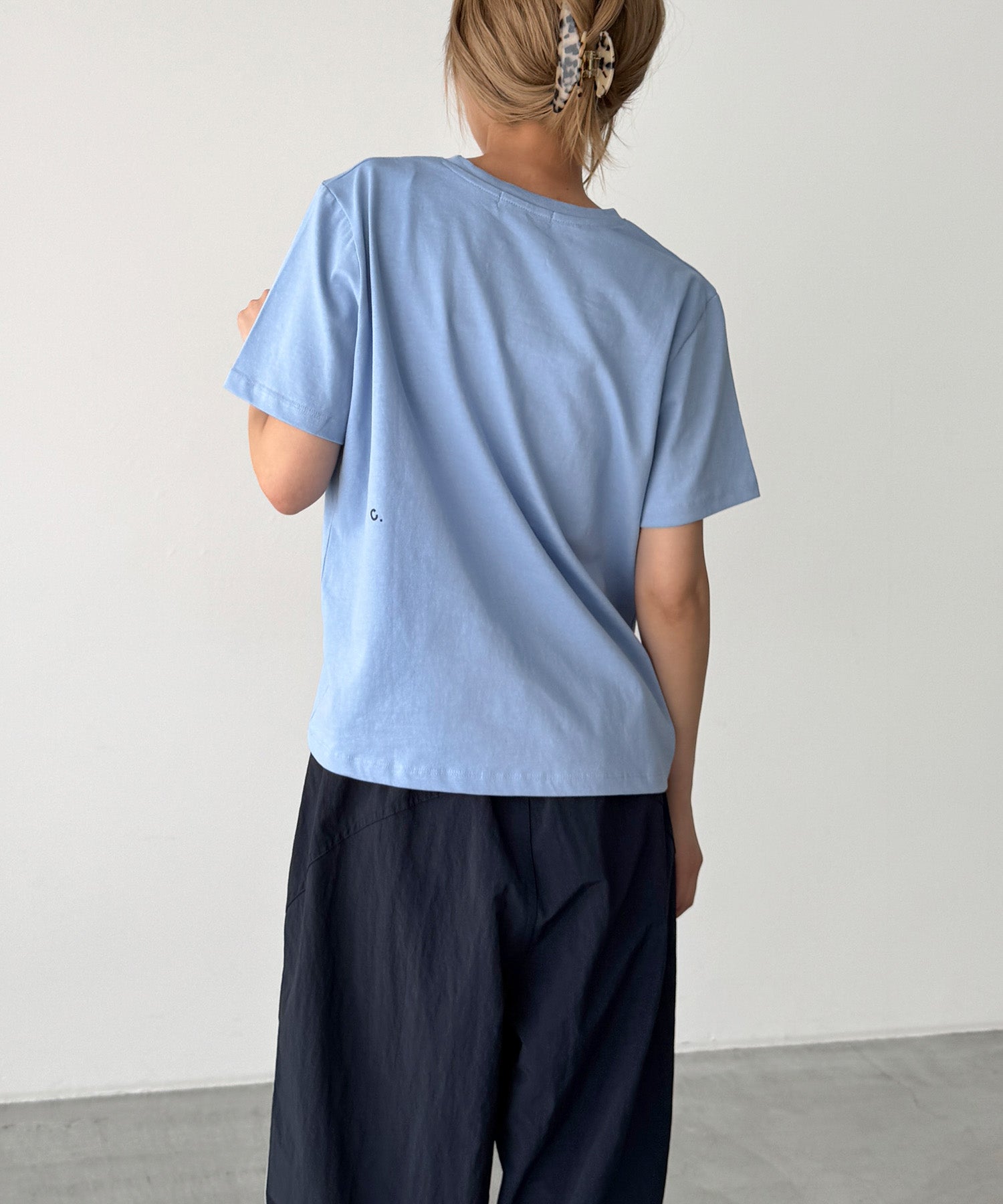 "LVY"Tシャツ