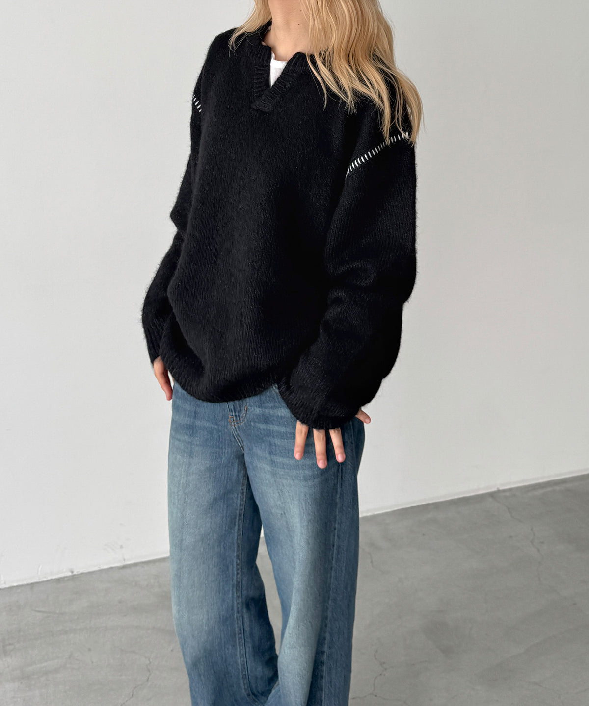 キーネックステッチニット