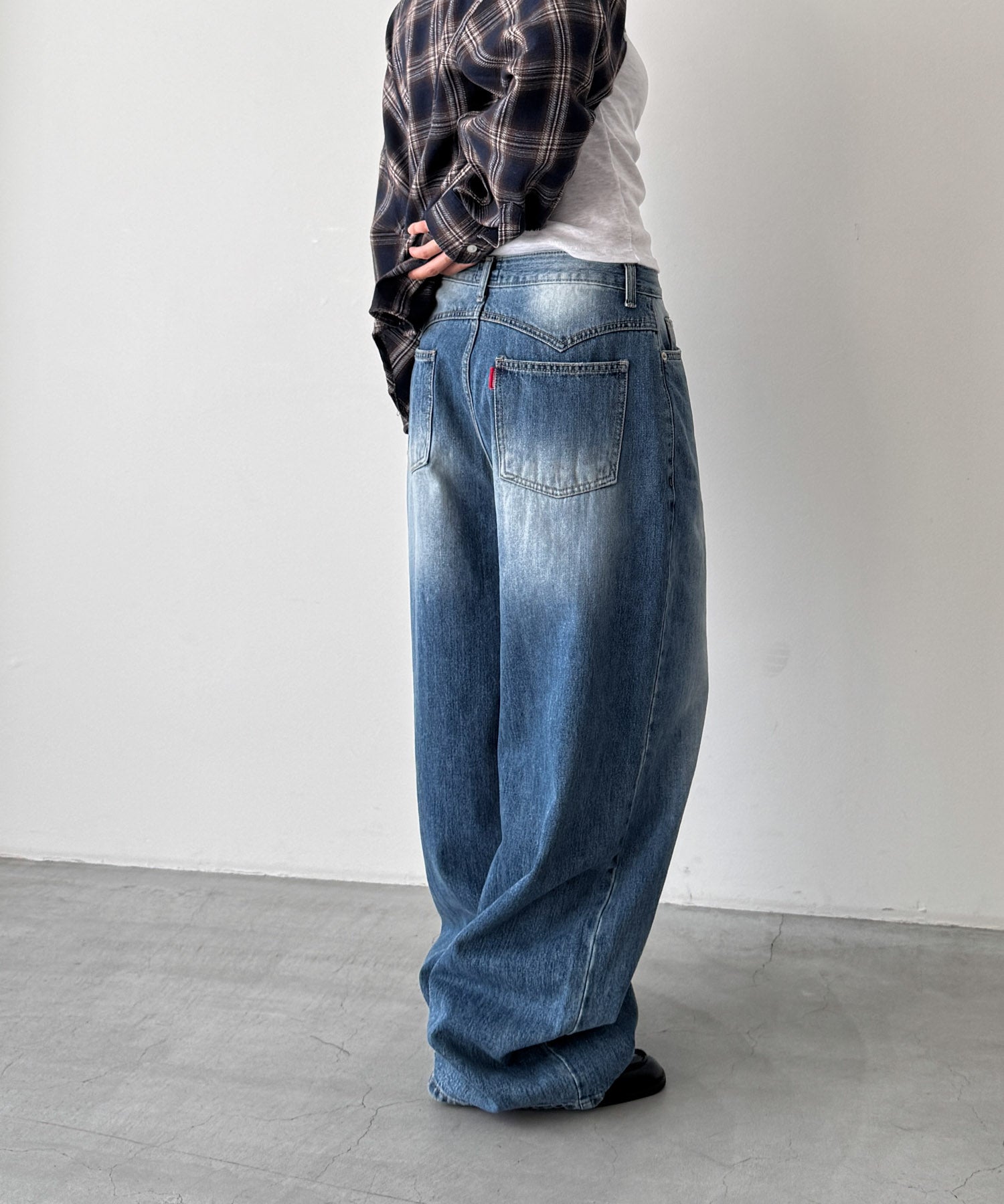 バックヨークデニムパンツ