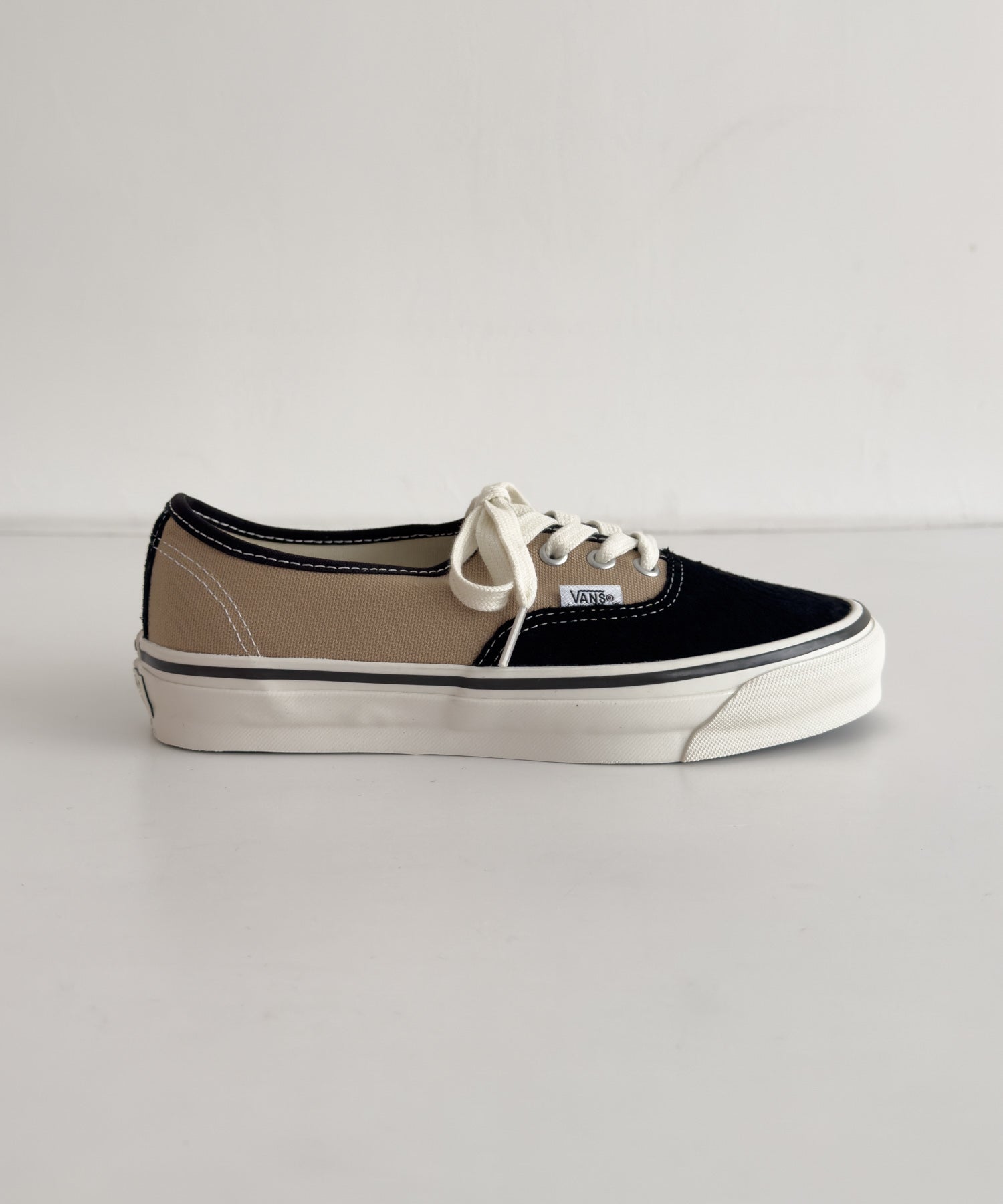 LX Authentic 44/VN000D9NGGT