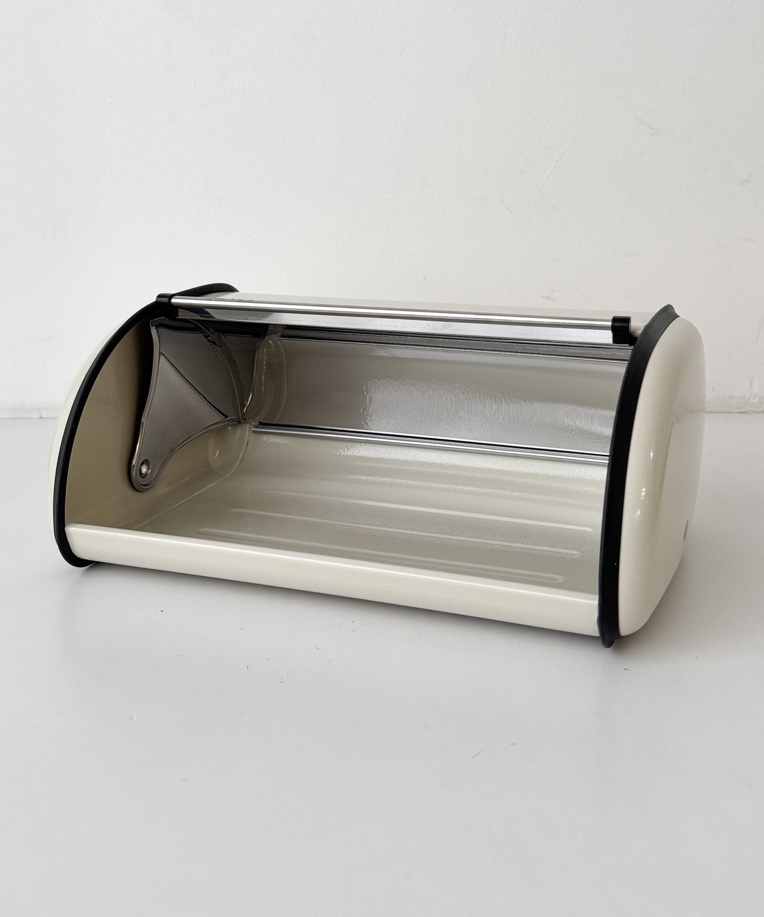 Roll-top stocker