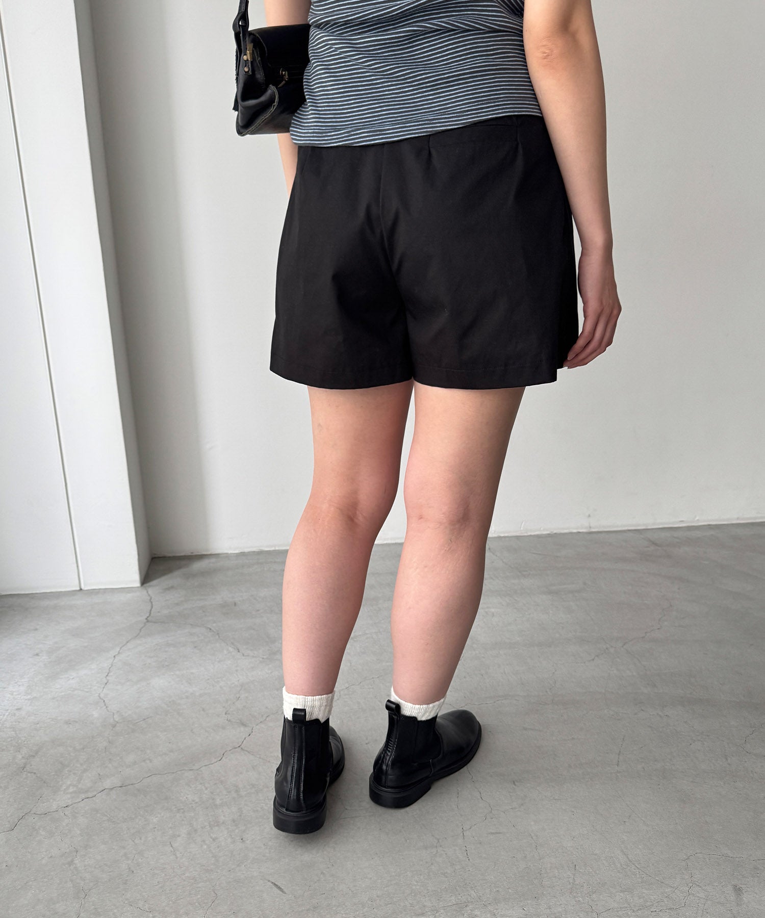 ダブルタックショートパンツ