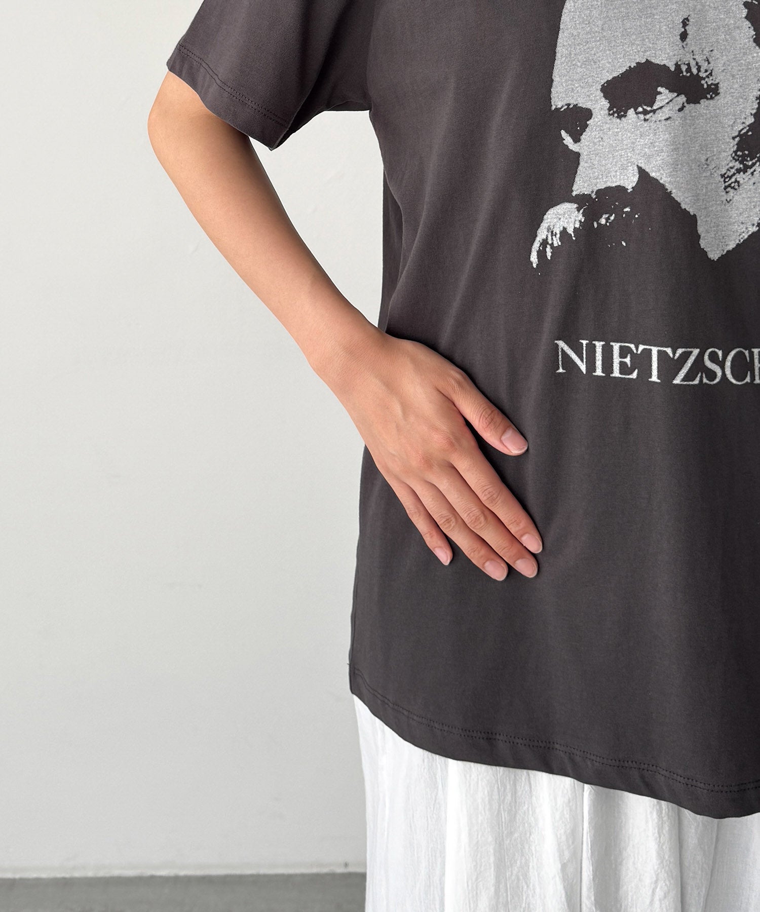 "NIETZSCHE"Tシャツ