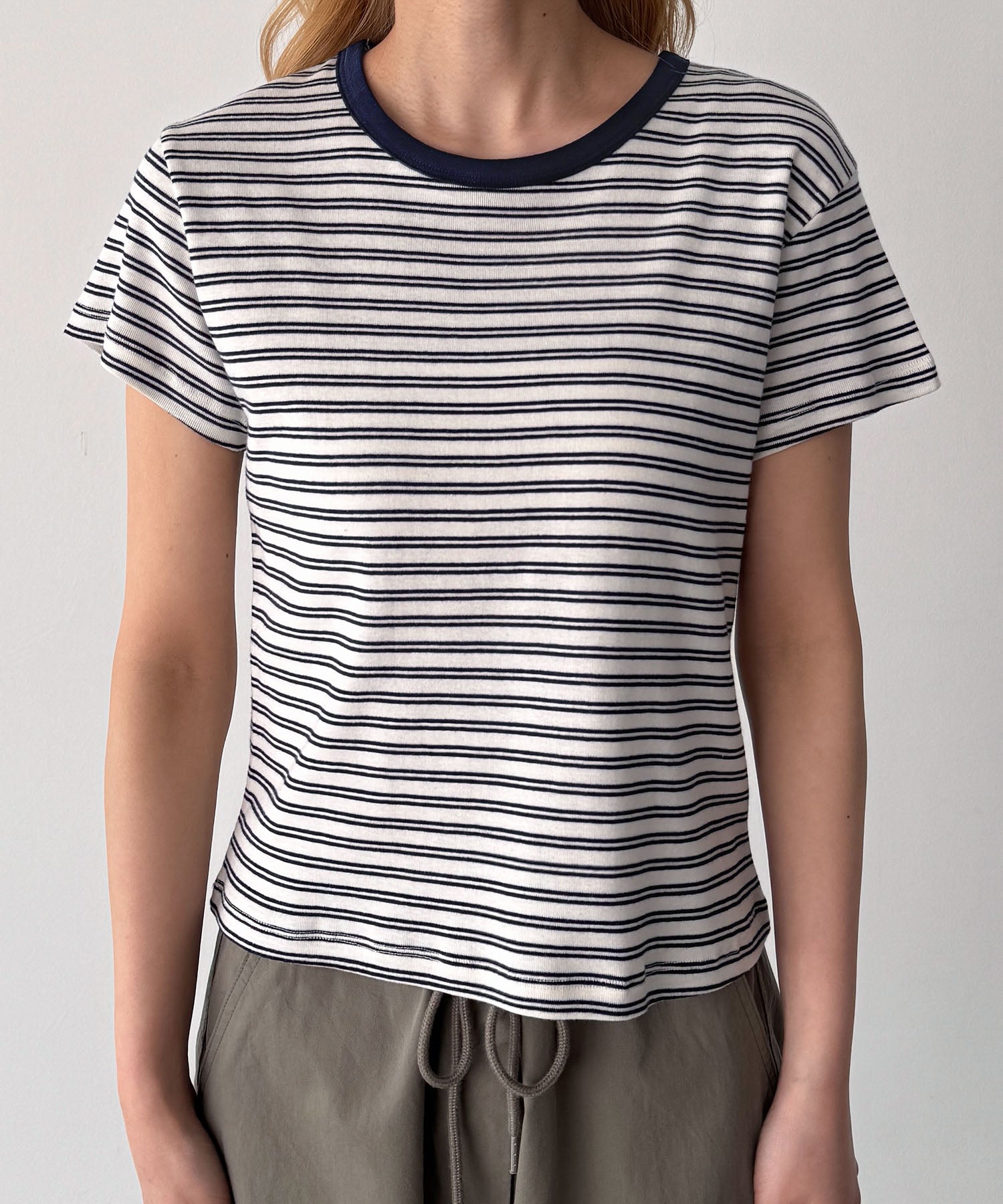 細ボーダーTシャツ