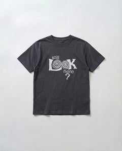"Still LOOK here"Tシャツ