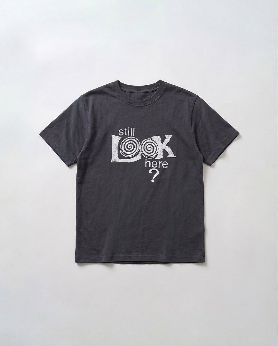 "Still LOOK here"Tシャツ