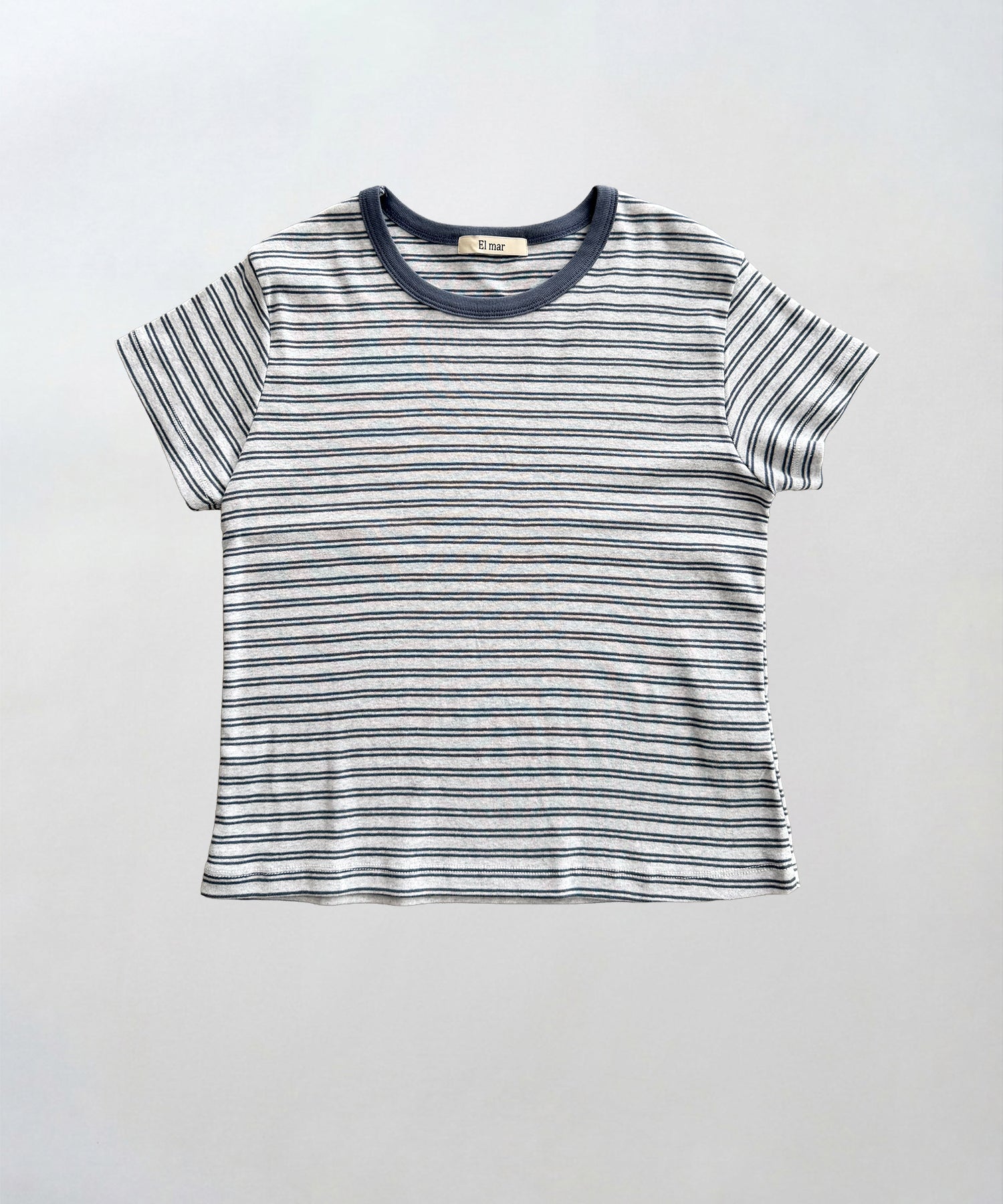 細ボーダーTシャツ